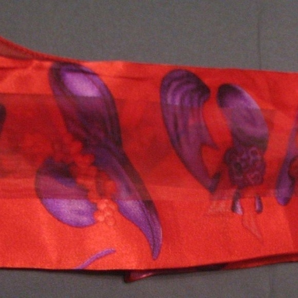 𝅺RED and Purple Scarves - Picture 1 of 2